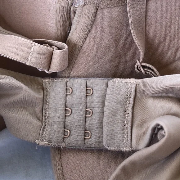 Victoria’s Secret Body by Victoria’s Secret perfect coverage tan bra - Picture 4 of 10